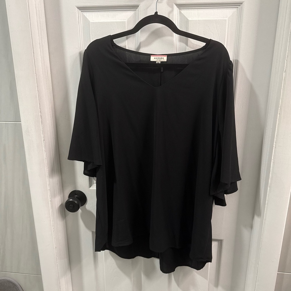 ANDREE BY UNIT Black V-Neck Flutter Sleeve Blouse